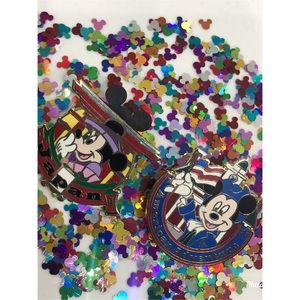 Disney Pins🏰✨ Mickey & Minnie Mouse❤️
